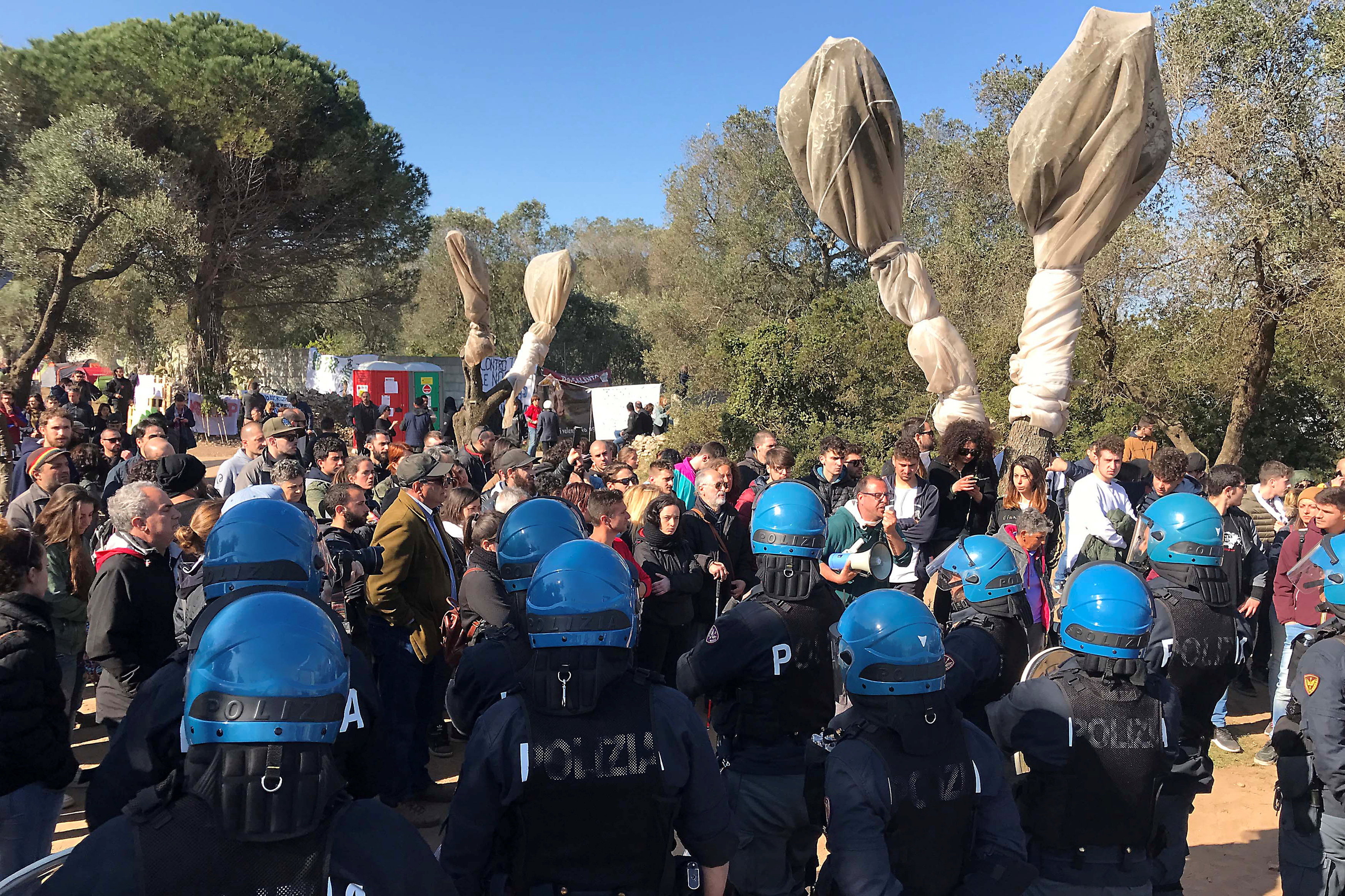 2017 03 28T164110Z 467108783 RC1634FD1670 RTRMADP 3 ITALY TAP PROTEST