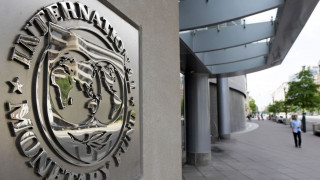 Το ΔΝΤ επιμένει για τα μέτρα και το χρέος