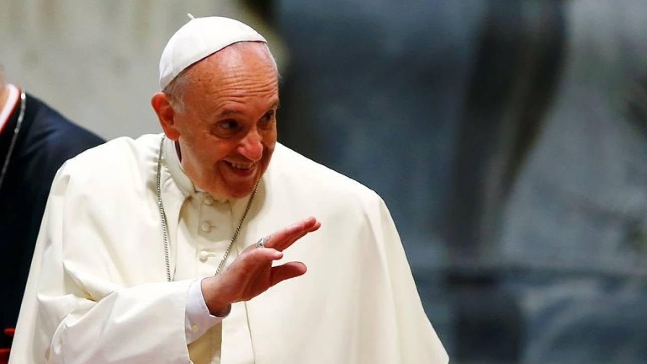 Ο πάπας Φραγκίσκος ανοίγει την αγκαλιά του σε άλλους εννιά Σύρους πρόσφυγες