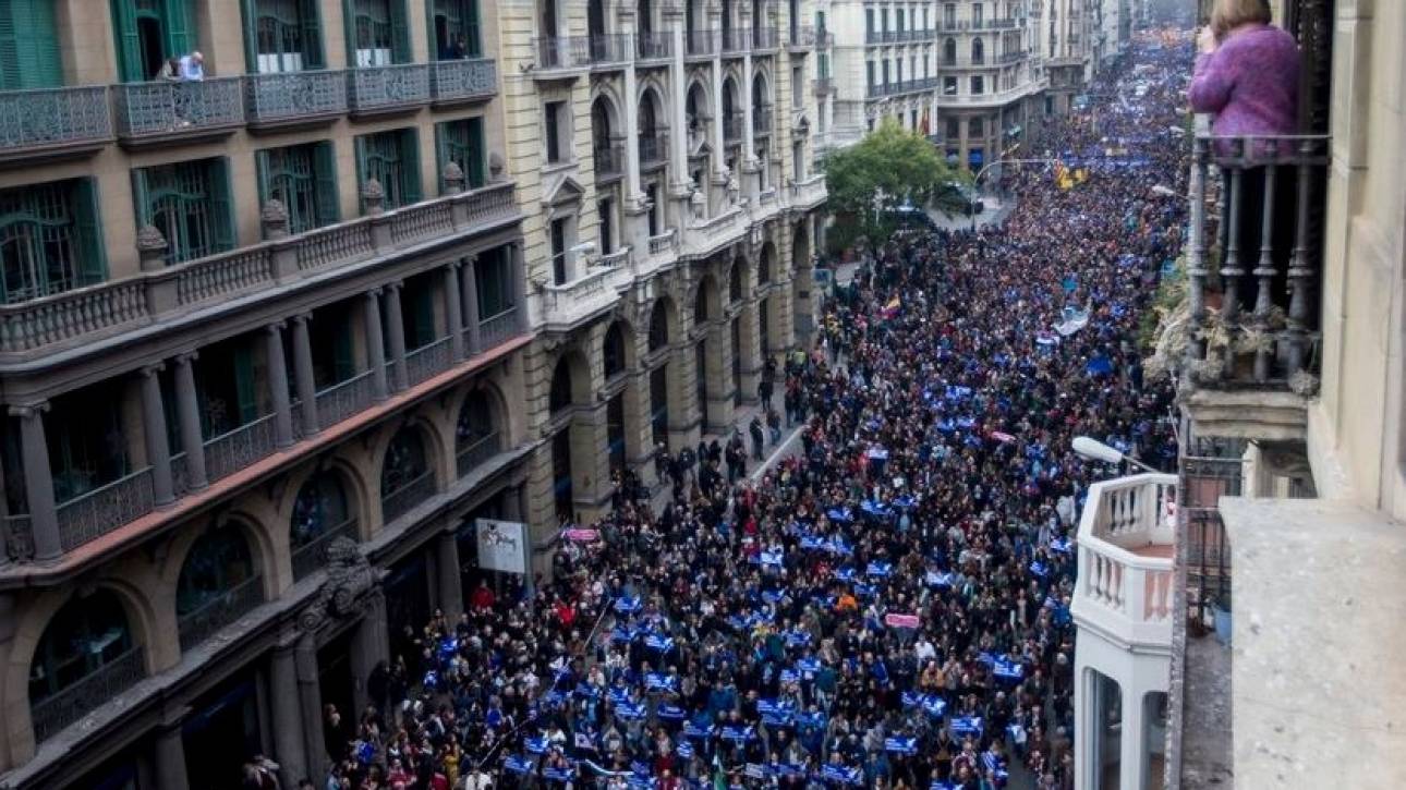 Βαρκελώνη: Πάνω από 300.000 διαδήλωσαν υπέρ της υποδοχής προσφύγων (pics)