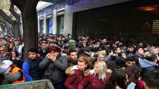 Black Friday: Χρήσιμες συμβουλές για τους καταναλωτές που σχηματίζουν ουρές στα καταστήματα