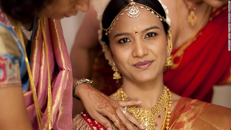 150803161710 india wedding bride gold necklace exlarge 169