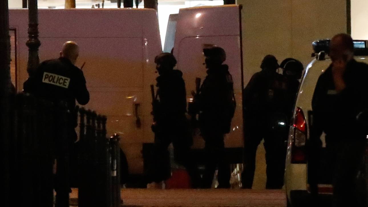 Live: Πυροβολισμοί στο Παρίσι - Δύο νεκροί αστυνομικοί
