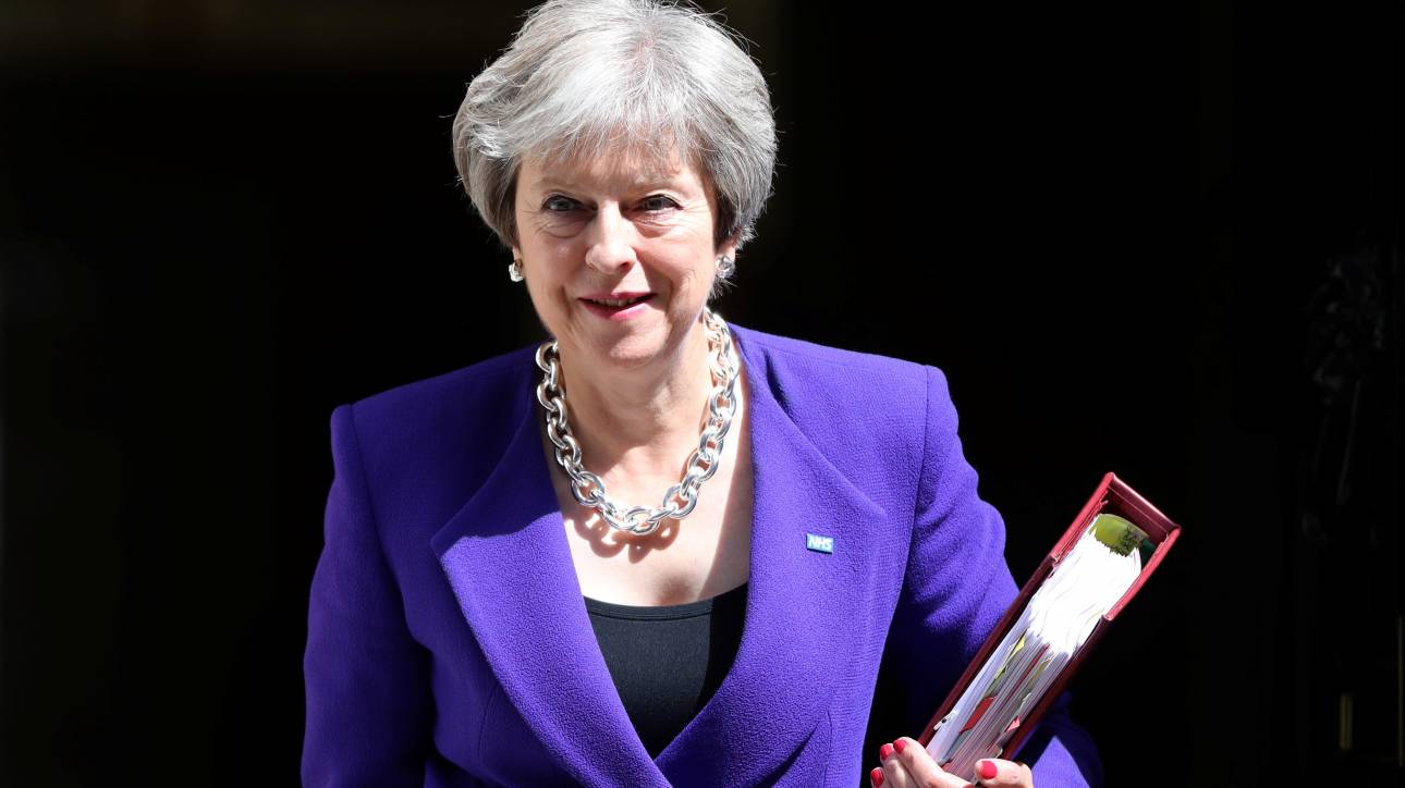 Οι παραιτήσεις υπουργών βυθίζουν τη Βρετανία σε πολιτική κρίση  