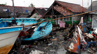 Récit tragique en Indonésie: 429 morts et craintes d'un nouveau tsunami 
