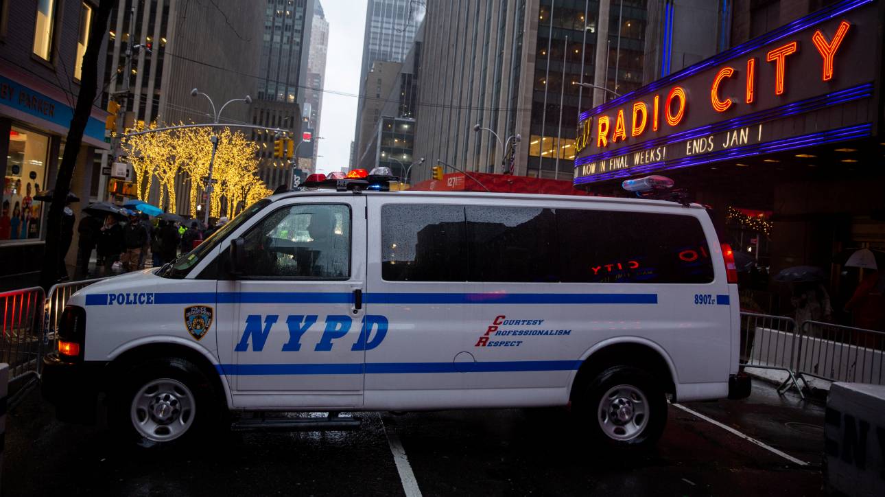 Σάλος στη Νέα Υόρκη με αστυνομικό ερωτικό σκάνδαλο - Τους πήραν τα όπλα για να μην αλληλοσκοτωθούν