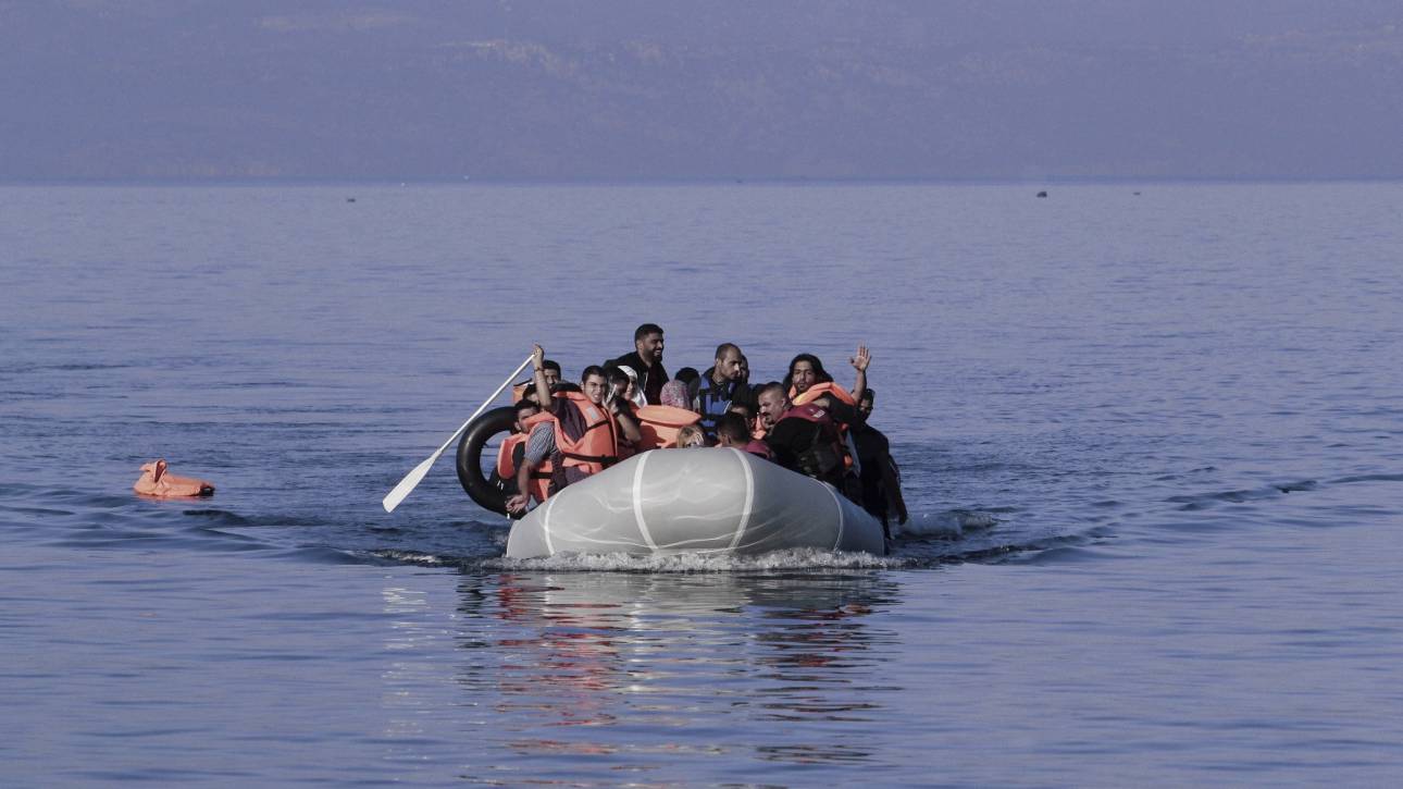 Αποτέλεσμα εικόνας για προσφυγες βαρκα