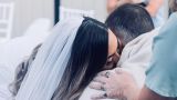 «Ραγίζει» καρδιές: Παντρεύτηκε τον άνδρα της ζωής της μία μέρα πριν πεθάνει
