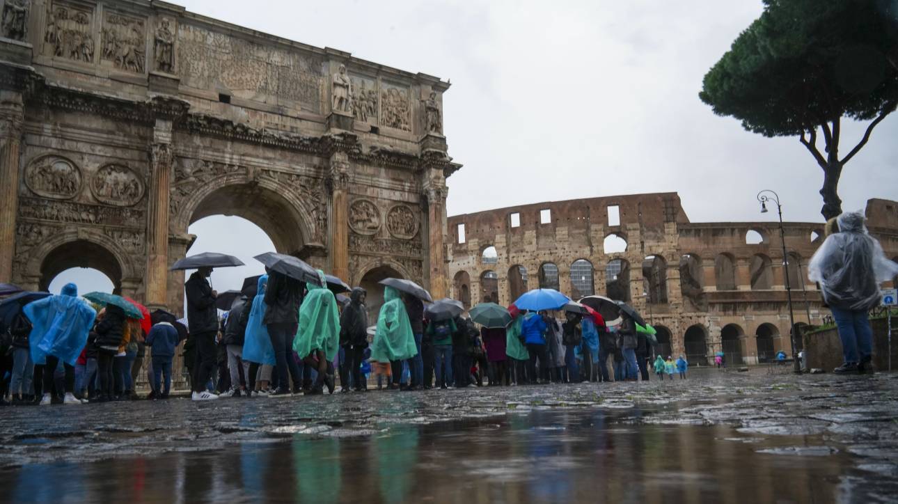 Ιταλία: Σαρώνει η κακοκαιρία τη χώρα – Κλειστά σχολεία και πάρκα