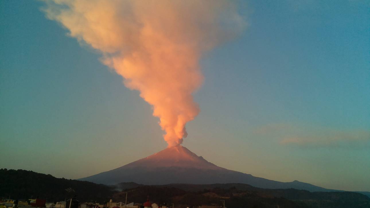 Συγκλονιστικό βίντεο: Η στιγμή της έκρηξης του ηφαιστείου Ποποκατέπετλ