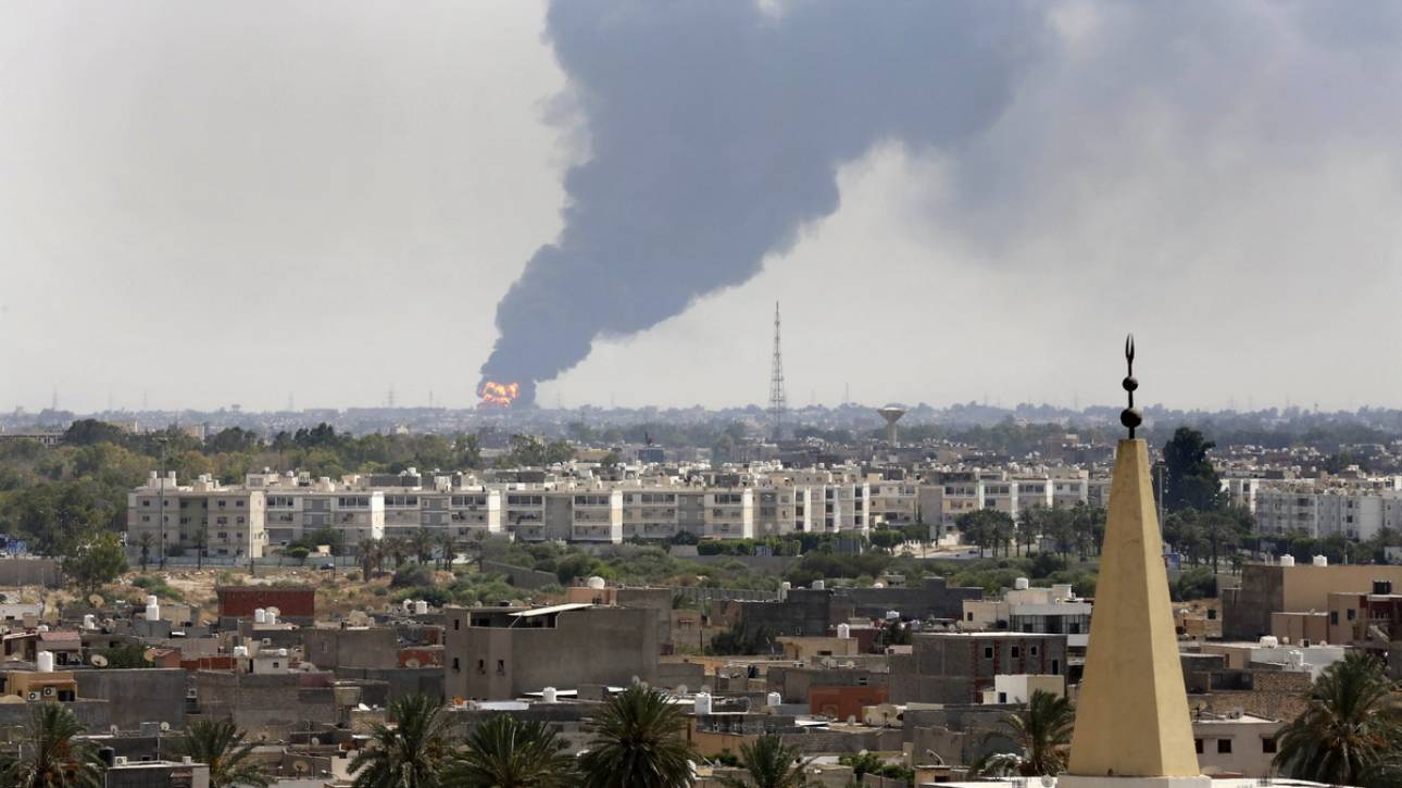 Λιβύη: «Σφυροκοπεί» την πρωτεύουσα Τρίπολη ο στρατάρχης Χαφτάρ