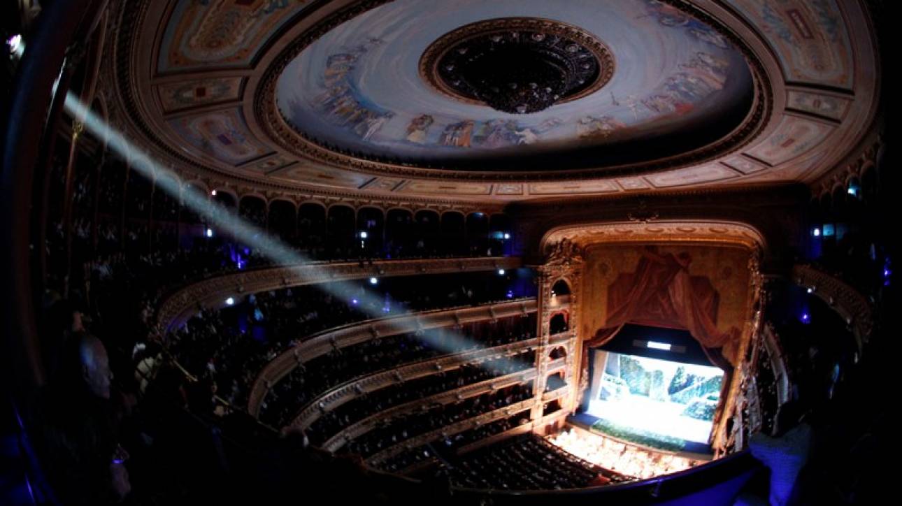 Κορωνοϊός – Αργεντινή: Το Teatro Colon χρησιμοποιεί τις ραπτομηχανές του για την παραγωγή μασκών