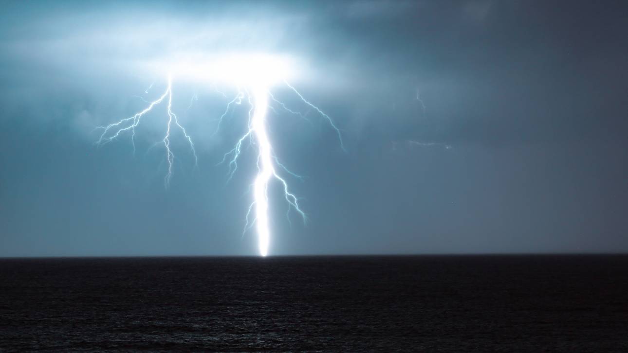 Πλημμύρες, χαλάζι και χιλιάδες κεραυνοί - Ποιες περιοχές «σάρωσε» η κακοκαιρία 