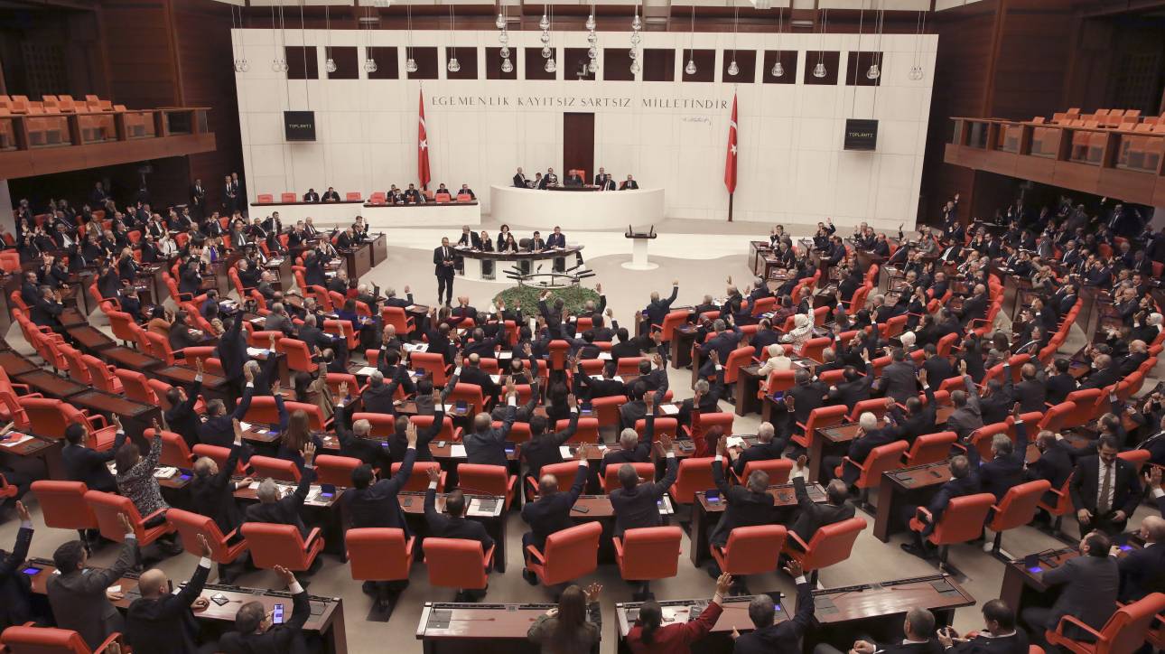 Τουρκία: Καθαιρέθηκαν τρεις βουλευτές της αντιπολίτευσης  