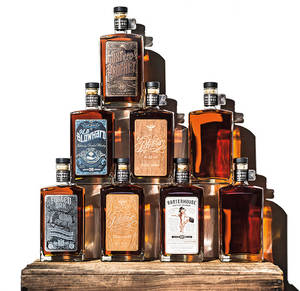 Ένας τυχερός εραστής του whiskey θα ταξιδέψει μαζί με πέντε φίλους του στο θρυλικό Stitzel-Weller Distillery. Αναμνηστικός της εμπειρίας “The Orphan Barrel Project”μια σειρά από 24 συλλεκτικά μπουκάλια με το Κεντάκι στο απόσταγμα τους. Κόστος 125.000 δολά