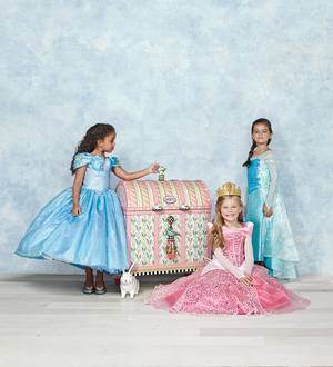 Για 5.000 δολάρια τα μικρά κορίτσια μπορούν να μεταμορφωθούν σε πριγκίπισσες.