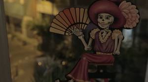 Η "δεσποινίς σκελετός". Χιουμοριστικό σκίτσο για την ημέρα των νεκρών
