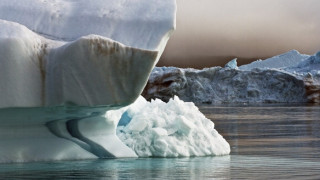 Λιώνει παγετώνας στην Γροιλανδία και ανεβαίνει το επίπεδο του νερού των ωκεανών