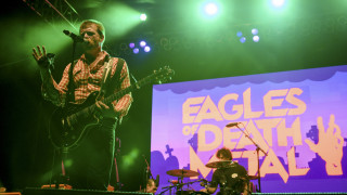 Θα κατακτήσουν οι Eagles Of Death Metal την κορυφή των charts;