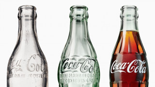 100 χρόνια εμφιαλωμένης ιστορίας σε ένα μπουκάλι Coca-Cola