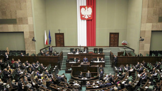 Η Ευρώπη απειλεί με κυρώσεις την Πολωνία για το νομοσχέδιο στα ΜΜΕ
