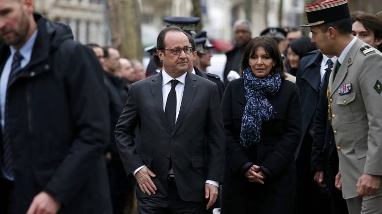 Διχασμένη η Γαλλία μετά τις τρομοκρατικές επιθέσεις