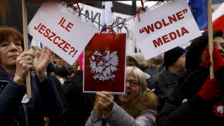 Πολωνία: Μεγάλες διαδηλώσεις για το νομοσχέδιο για τα ΜΜΕ