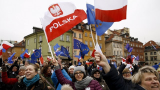 Πολωνία: «Ανοησίες» οι ευρωπαϊκές κατηγορίες για τον έλεγχο των ΜΜΕ