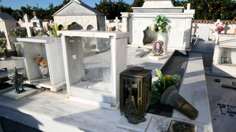 Βανδαλισμοί σε νεκροταφείο και Ιερό Ναό στο Ναύπλιο