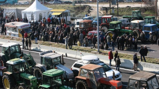 Αγροτικές Κινητοποιήσεις: Συνεχίζουν τα μπλόκα οι αγρότες-Κλειστά τα Τέμπη την Τετάρτη