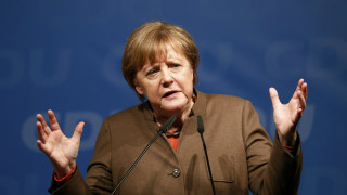 Μέρκελ: Το ευρώ κινδυνεύει εάν η Ευρώπη χωριστεί στο προσφυγικό