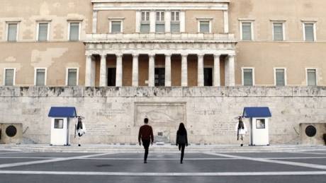 Ένα βήμα μπρος, δύο βήματα πίσω: Στέφανος Τσιβόπουλος, ‘Project Syntagma'