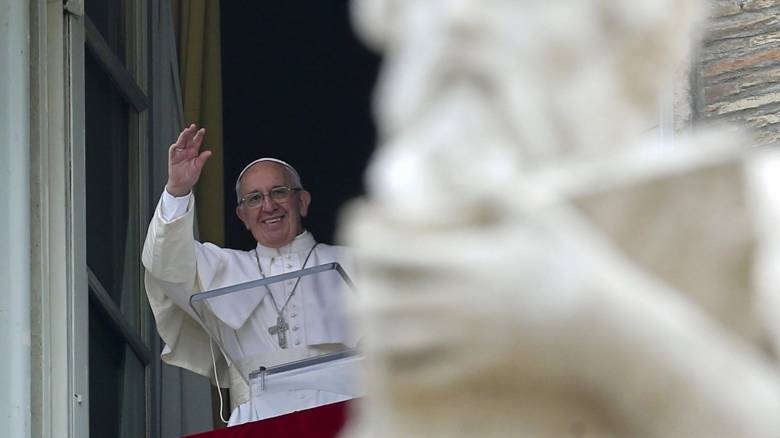 Ο Πάπας ανοίγει τις «θύρες» της  εκκλησίας του