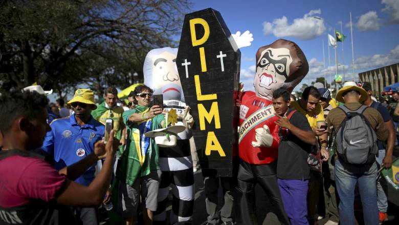 Βραζιλία: Σε δύσκολη θέση η Ρούσεφ