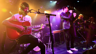 Το βρετανικό ροκ συγκρότημα των Kasabian κάνει συναυλία για την «πρωταθλήτρια» Λέστερ