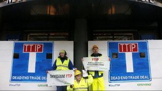 Μετά τις αντιδράσεις της Γαλλίας η διαπραγμάτευση για την TTIP καθυστερεί