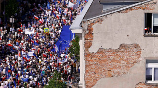 Μεγάλη αντικυβερνητική διαδήλωση στη Βαρσοβία παρουσία 200.000 ατόμων (pics)