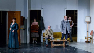 Κύκλος, χρόνος, ξένος. Ξένοι του Sergio Belbel στο Εθνικό Θέατρο (Νέο Ρεξ)