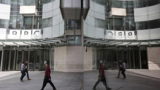 H βρετανική κυβέρνηση σχεδιάζει αλλαγές στο BBC  - Αντιδρά η αντιπολίτευση