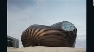 Abandoned building in Ordos 100 Project. «Επίσης υπάρχει μία τεράστια αρχιτεκτονική έκθεση που ονομάζεται Ordos 100 και επιμελήθηκε από τον Ai Wei Wei σε συνεργασία με το αρχιτεκτονικό γραφείο Herzog & de Meuron», εξηγεί.