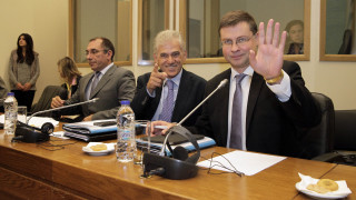 Χαμηλώνει τον πήχη των ελληνικών προσδοκιών για το χρέος ο επίτροπος Ντομπρόφσκις