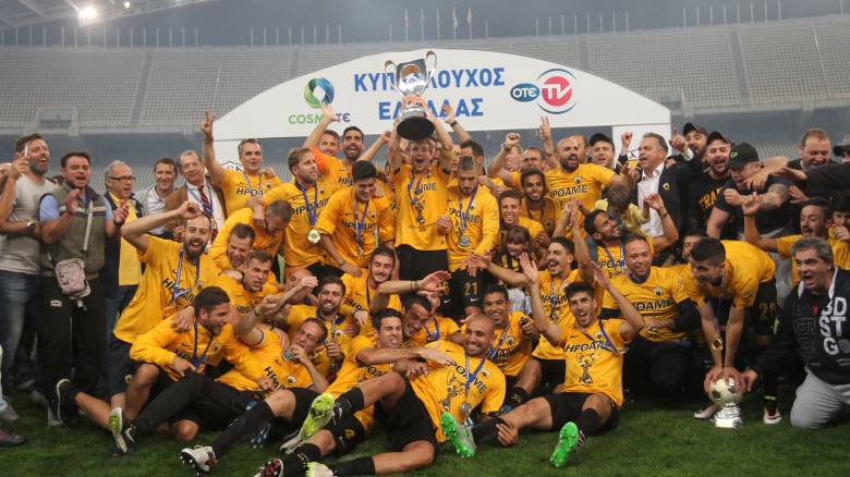 Η ΑΕΚ κέρδισε 2-1 τον Ολυμπιακό στον τελικό του Κυπέλλου