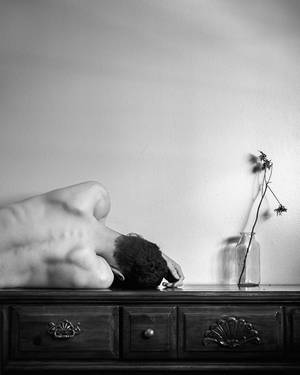 O 21χρονος καταθλιπτικός Έντουαρντ Χόνακερ φωτογραφίζει το νόσημα του