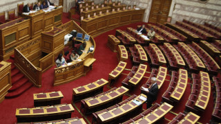 Βουλή: Αλλαγές για τα προνόμια υπαλλήλων σχεδιάζει ο Βούτσης