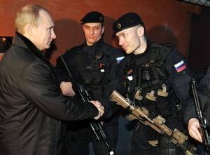 Ο «στρατός» του Βλαντιμίρ Πούτιν (άνδρες των μονάδων Vityaz με τον Ρώσο Πρόεδρο)