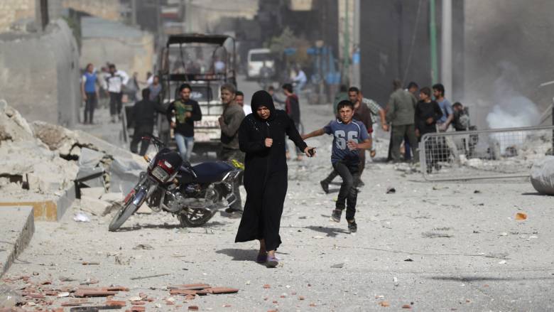"Σφυροκοπούν" τον ISIS σε Ράκα και Χαλέπι