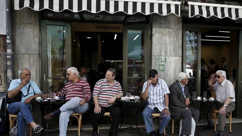 Εξαντλημένοι οι Έλληνες φορολογούμενοι από τις πρόσθετες επιβαρύνσεις