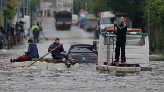 Συναγερμός στο Παρίσι από τις πλημμύρες - «φυγαδεύουν» τα αριστουργήματα του Λούβρου