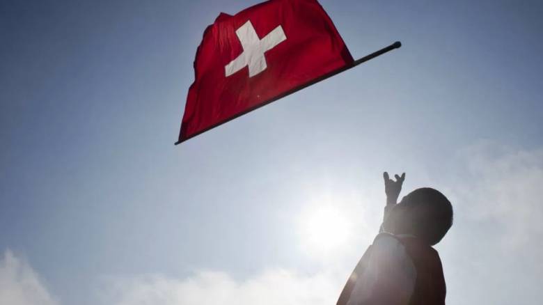 Στις κάλπες οι Ελβετοί για το «βασικό εισόδημα για όλους»