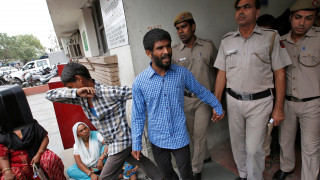 Ινδία: Ισόβια κάθειρξη σε 5 για τον ομαδικό βιασμό Δανής τουρίστριας